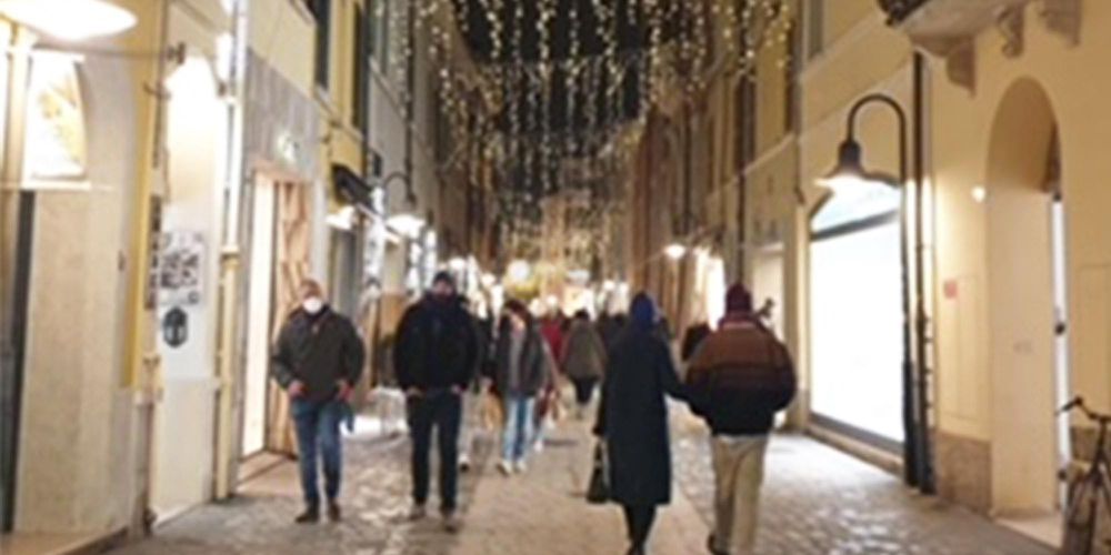 Il Natale di spasso in Ravenna con le luminarie in città grazie agli esercenti